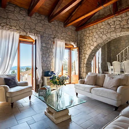 Villa Byronas *